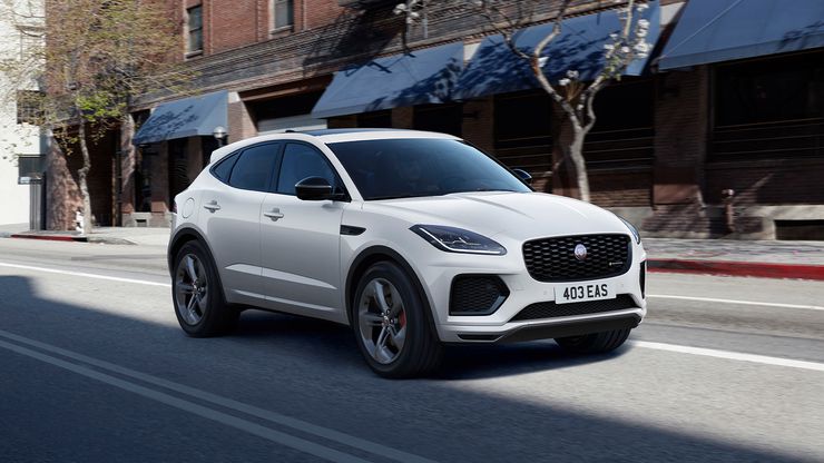 Лимитированная серия Jaguar E-PACE R-DYNAMIC BLACK в цвете Ostuni Pearl White.