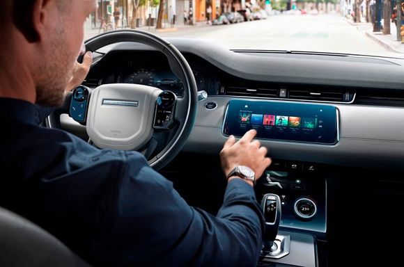 Для российских владельцев автомобилей Jaguar и Land Rover стало доступно приложение Spotify